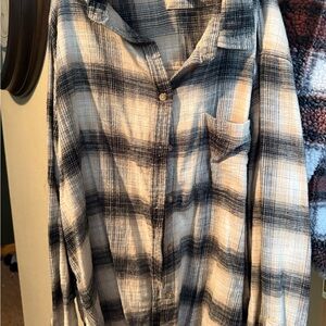 American Eagle Outfitters Black and Cream Plaid Button-Down Shirt
